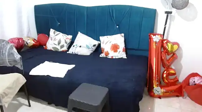 LITTLEDOLLHOT online show from February 20, 2025, 5:09 pm