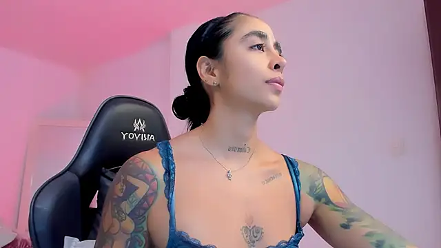 sophierooy22 online show from April 13, 2026, 11:42 pm