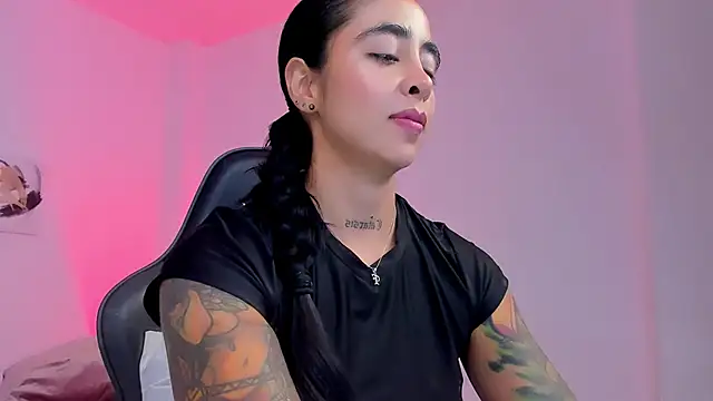 sophierooy22 online show from February 13, 2026, 2:50 pm