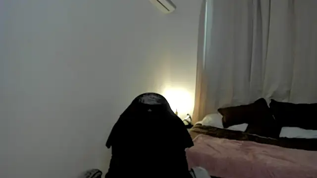 Snapshot of brithany_olson25 chatting on November 12, 2025, 2:43 pm brithany olson25 online show from November 12, 2025, 2:43 pm