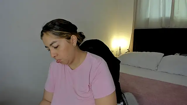 brithany olson25 online show from February 6, 2026, 12:12 pm