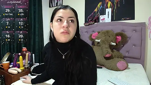 Emmie Hot online show from December 18, 2025, 12:09 pm