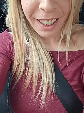 SweetyNinaOff1 online show from April 5, 2026, 4:13 pm