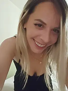 SweetyNinaOff1 online show from April 15, 2026, 10:10 pm