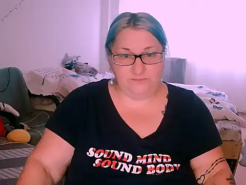 Marryllunax online show from December 4, 2025, 7:51 am