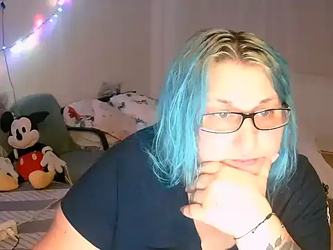 Marryllunax online show from December 3, 2025, 6:18 pm