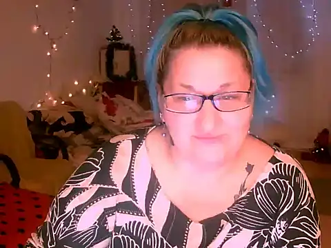 Marryllunax online show from December 20, 2025, 7:28 pm