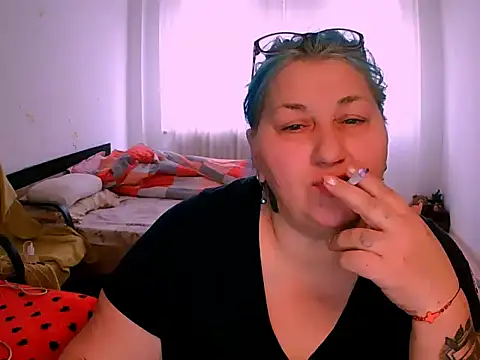 Marryllunax online show from January 7, 2026, 10:42 am