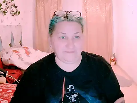 Marryllunax online show from May 3, 2026, 5:16 pm