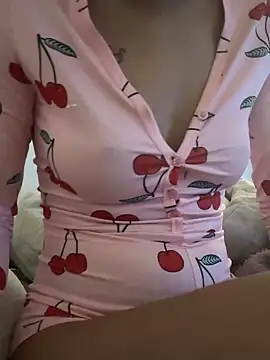 Snapshot of shay212 chatting on February 10, 2025, 2:48 pm shay212 online show from February 10, 2025, 2:48 pm