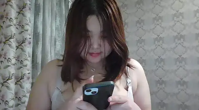 elysiann3 online show from February 17, 2025, 4:06 pm