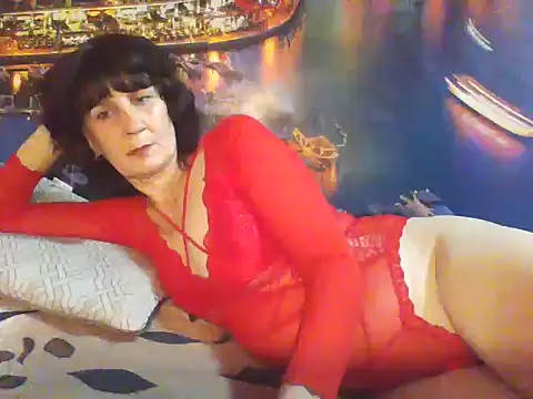 Laura Kiss online show from October 6, 2025, 4:08 pm