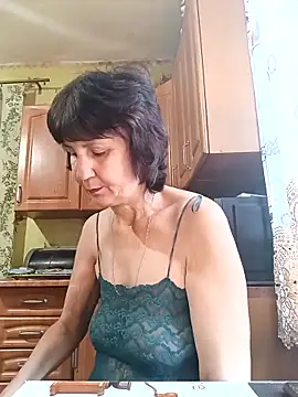 Laura Kiss online show from November 11, 2025, 7:14 am