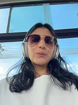 Snapshot of fiorella_paris chatting on February 21, 2026, 7:27 pm fiorella paris online show from February 21, 2026, 7:27 pm