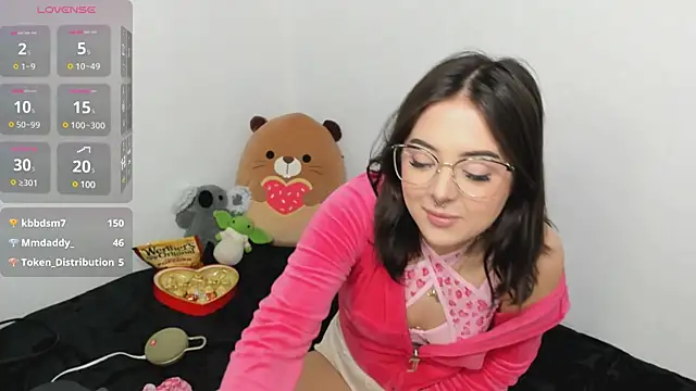 LiloshRoxy online show from February 13, 2025, 2:34 am