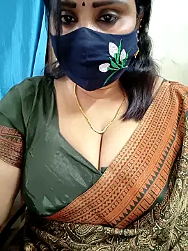 Queenflowerr online show from February 25, 2026, 7:03 pm