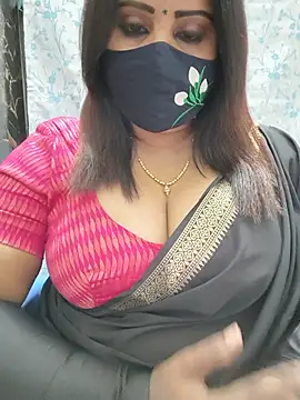 Queenflowerr online show from June 4, 2026, 9:52 pm