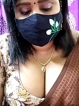 Queenflowerr online show from November 1, 2025, 8:19 am