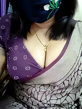 Queenflowerr online show from March 18, 2026, 11:27 pm