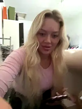 Snapshot of blissdimicco chatting on November 12, 2025, 10:52 am blissdimicco online show from November 12, 2025, 10:52 am