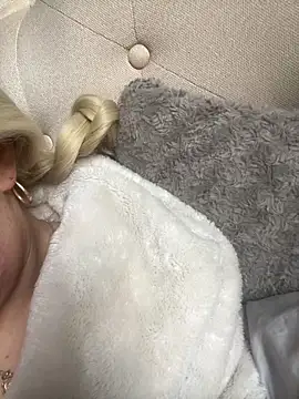 Snapshot of blissdimicco chatting on November 1, 2025, 11:15 am blissdimicco online show from November 1, 2025, 11:15 am