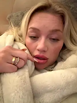 Snapshot of blissdimicco chatting on October 24, 2025, 9:14 pm blissdimicco online show from October 24, 2025, 9:14 pm