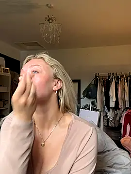 Snapshot of blissdimicco chatting on October 31, 2025, 9:39 am blissdimicco online show from October 31, 2025, 9:39 am