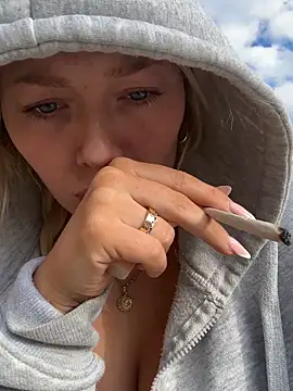 Snapshot of blissdimicco chatting on November 4, 2025, 11:36 am blissdimicco online show from November 4, 2025, 11:36 am