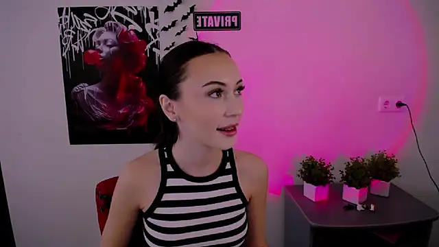 Snapshot of Nikonara_Love chatting on March 12, 2025, 11:32 am Nikonara Love online show from March 12, 2025, 11:32 am