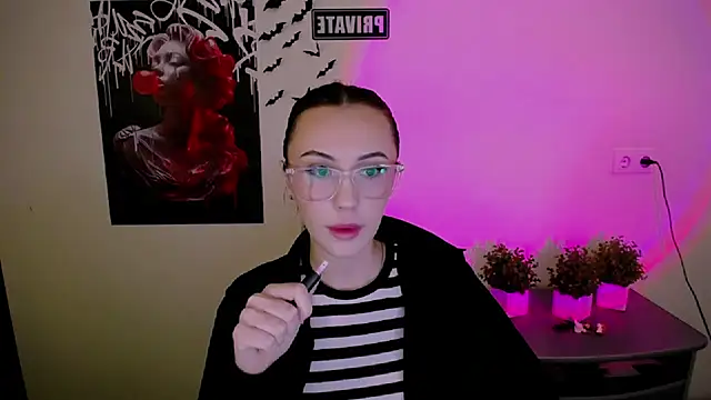 Snapshot of Nikonara_Love chatting on March 12, 2025, 6:22 pm Nikonara Love online show from March 12, 2025, 6:22 pm