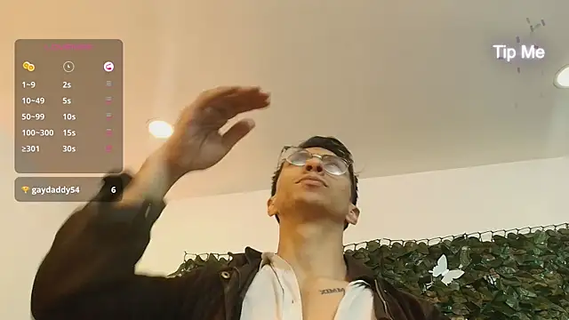 ApoloCruz online show from October 24, 2025, 6:01 am