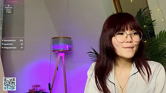 SilverAmos online show from February 21, 2025, 4:26 pm