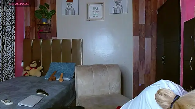 Snapshot of electrabrowns chatting on February 4, 2026, 11:33 pm electrabrowns online show from February 4, 2026, 11:33 pm