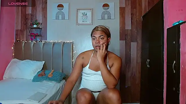 Snapshot of electrabrowns chatting on March 1, 2026, 9:15 pm electrabrowns online show from March 1, 2026, 9:15 pm