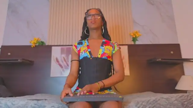 nahomy james25 online show from October 8, 2025, 11:49 pm