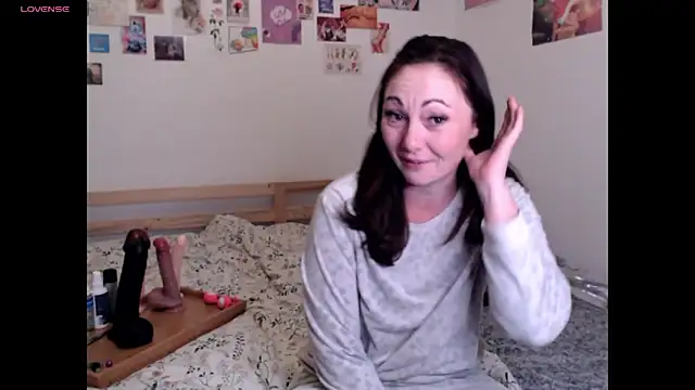 Snapshot of AdorahB3ll3 chatting on November 11, 2025, 8:14 pm AdorahB3ll3 online show from November 11, 2025, 8:14 pm