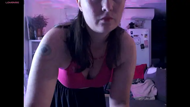 Snapshot of AdorahB3ll3 chatting on October 19, 2025, 7:16 pm AdorahB3ll3 online show from October 19, 2025, 7:16 pm