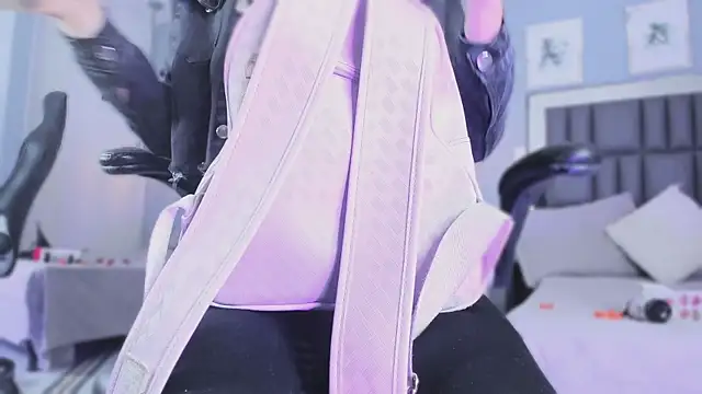 Raven jade  online show from October 30, 2025, 7:55 pm