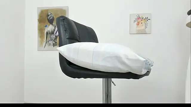 elizabethQuenx online show from February 28, 2025, 9:44 pm