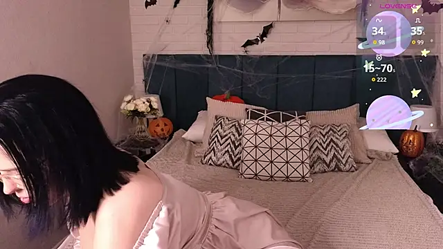 Snapshot of Manic_pixie_ chatting on October 21, 2025, 5:34 pm Manic pixie online show from October 21, 2025, 5:34 pm