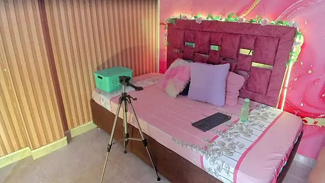 scarlett  evans  online show from March 24, 2026, 6:41 pm