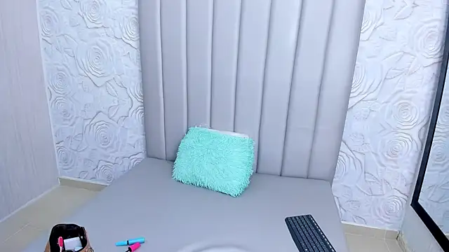 LindaHooker online show from January 10, 2026, 5:47 am