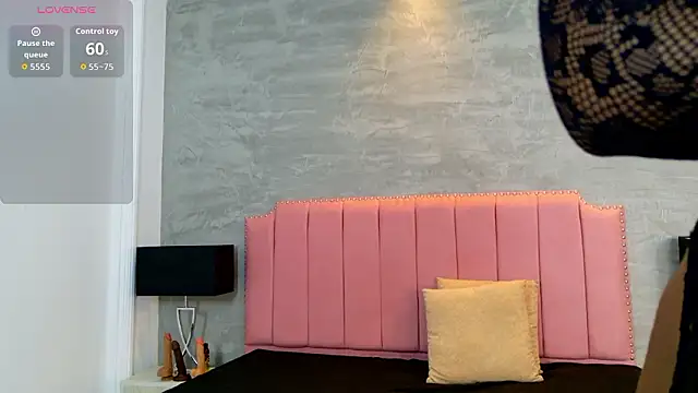 Alaia Colins online show from March 29, 2026, 12:01 am