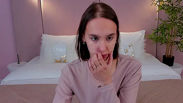 SandraTucker online show from February 6, 2026, 3:02 am