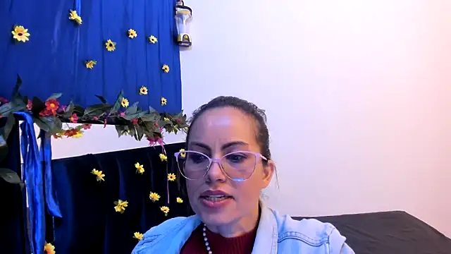 ShairaMarss online show from October 8, 2025, 1:56 pm