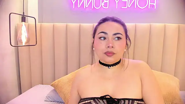 Naomymonroe  online show from May 23, 2026, 10:47 am