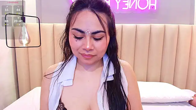 Naomymonroe  online show from November 12, 2025, 10:02 pm