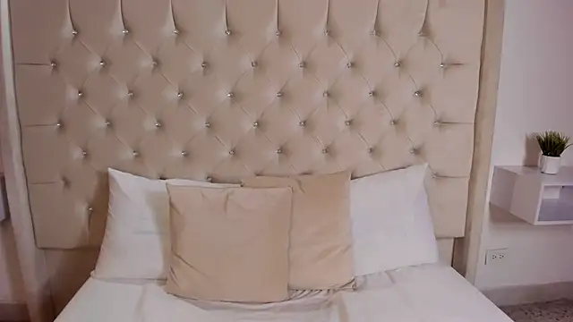 bella bloomg online show from March 21, 2025, 1:34 am