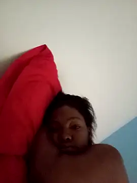 ValkiriaContee online show from November 2, 2025, 12:32 pm