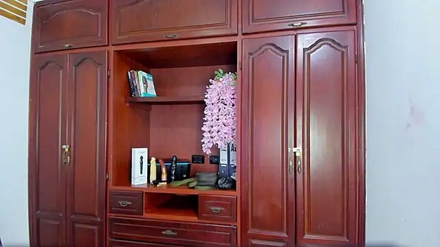 ValkiriaContee online show from October 13, 2025, 7:37 pm